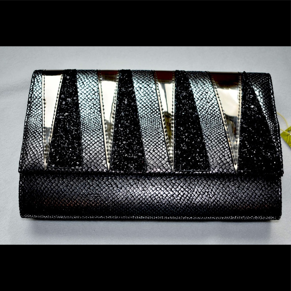 STUNNING💥Clutch by Gianni Bini